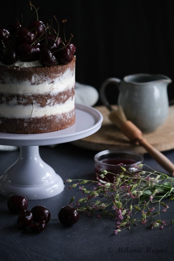 Forêt noire façon naked cake Maman fait un gâteau